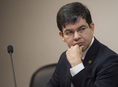 Senadores reúnem assinaturas para criar CPI da Covid-19