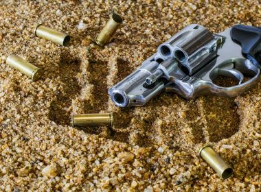 Bolsonaro edita mais 4 decretos para facilitar acesso a armas e munições