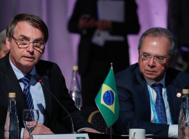 Bolsonaro adota tática do 'morde e assopra' para manter Guedes no governo