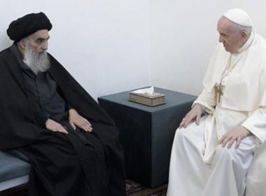 Papa encontra líder xiita no Iraque, que fala em paz aos cristãos em momento histórico