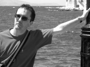 Aluna mente para encobrir suspensão na escola; professor foi decapitado na França