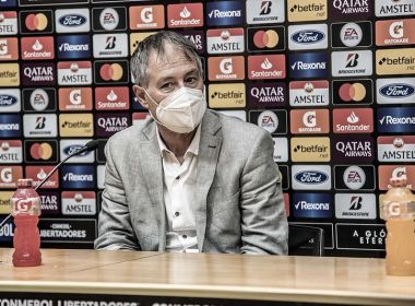 Holan pede dois reforços ao Santos, ainda barrado pela Fifa