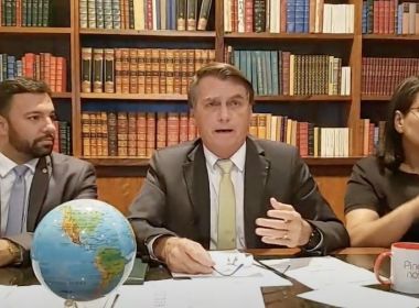 Em live com mentiras e menções a Forças Armadas, Bolsonaro ataca governadores e Lula