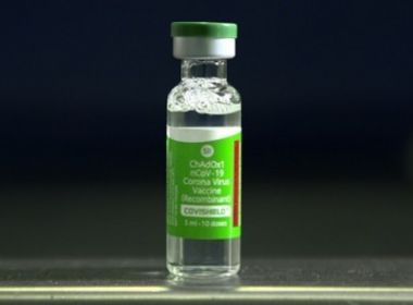 Agência europeia defende manter aplicação da vacina de Oxford