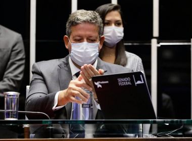 Sem apontar culpados, Lira qualifica crise de Covid-19 no Brasil de vexame internacional