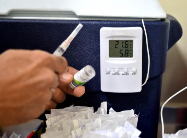 Autoridade de saúde dos EUA pede que AstraZeneca revise dados de eficácia de vacina 
