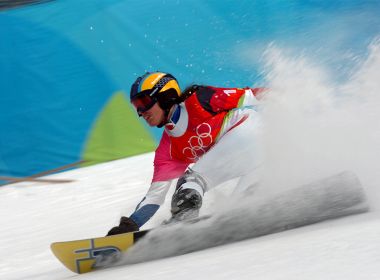 Campeã mundial de snowboard morre em avalanche na Suíça