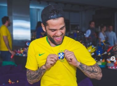 Daniel Alves diz que pretende jogar Copa de 2022