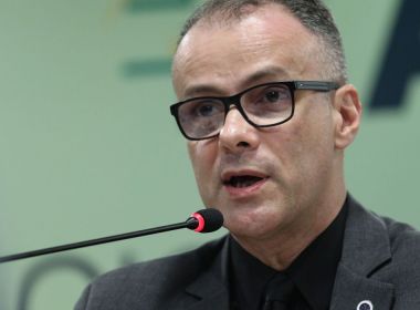 Presidente da Anvisa diz que população não deve se orientar por falas de Bolsonaro