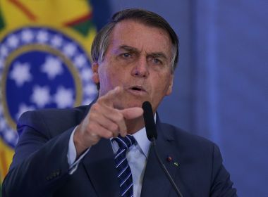 'Se falar cloroquina é crime, falar em maconha é legal', diz Bolsonaro