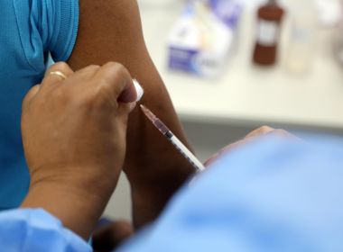 Um quinto dos brasileiros de mais de 70 anos não completou vacinação contra Covid-19