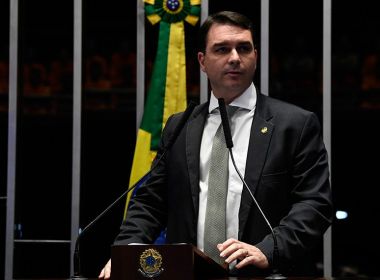Flávio Bolsonaro comemora morte de miliciano 'que não era policial'