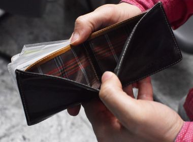 Famílias perdem arrimo, se desestruturam e veem renda ir a zero após mortes por Covid