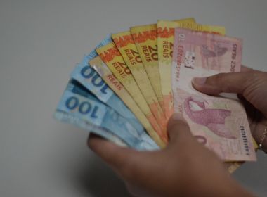 INSS começa a pagar 13º para quem recebe acima do mínimo