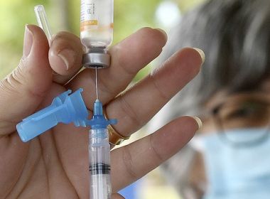Colômbia inicia vacinação privada, e empresa é criticada por estimular competição por doses
