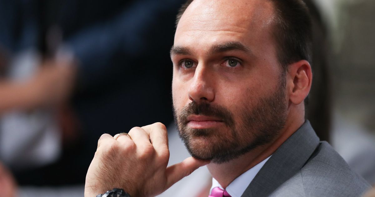 Bahia Notícias / Notícia / Eduardo Bolsonaro critica câmera 'grava-tudo' da PM e sugere uso para políticos - Vimarsana News