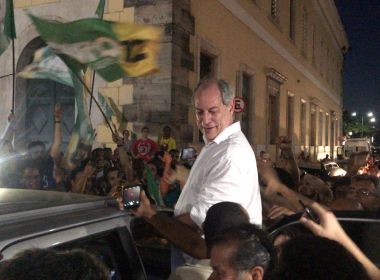 Candidatos aumentam tom de ataques no rádio e na internet