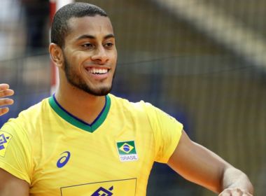 Lucarelli e Douglas brigam por medalhas no vôlei e contra preconceitos