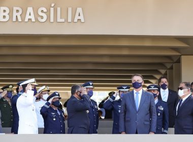 Bolsonaro incluiu militares da ativa em Brasília como prioridade na vacinação da Covid