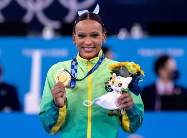 Rebeca salta para o ouro e vira 1ª brasileira com 2 medalhas em uma edição das Olimpíadas