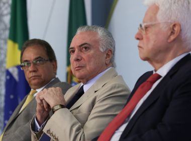 Temer admite suspender intervenção militar no Rio para votar Previdência