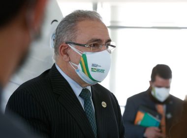 Em canal bolsonarista, ministro da Saúde diz ser contra uso obrigatório de máscara