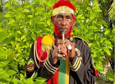 Lee 'Scratch' Perry, ícone do reggae e precursor do dub, morre aos 85 anos