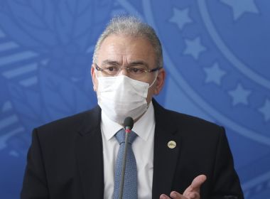 'Bolsonaro não mandou nada', diz Queiroga sobre suspensão de vacinas em adolescentes