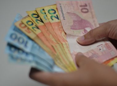 Governo deve dar extra temporário do Auxílio Brasil para quem já recebe mais de R$ 400