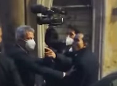Equipe que escoltava Bolsonaro agride jornalistas em passeio com tumulto na Itália