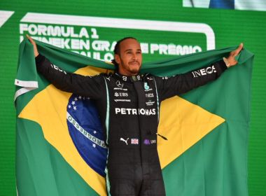Hamilton supera punições, vence GP de São Paulo e encosta em Verstappen