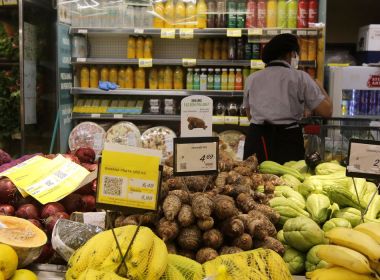 Preço dos alimentos deve continuar pressionado até o início de 2022, diz indústria