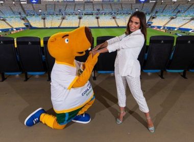 Anitta diz que vai cantar na final da Libertadores e que dá sorte ao Flamengo