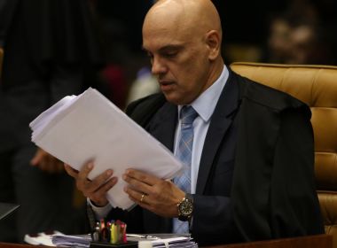 Moraes abre inquérito contra Bolsonaro por associar Aids a vacinas contra Covid
