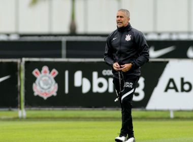 Sylvinho, técnico do Corinthians, tem arritmia cardíaca detectada em exame