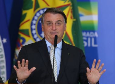 Bolsonaro amplia benefícios da PF, e diretor-geral pede farda sem política