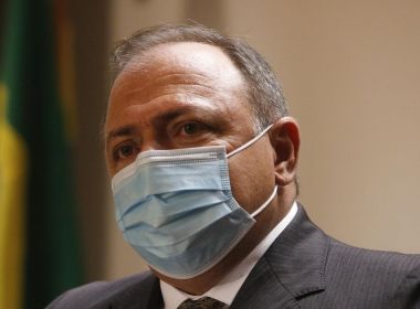 Ex-ministro da Saúde Eduardo Pazuello sofre acidente de moto no Rio