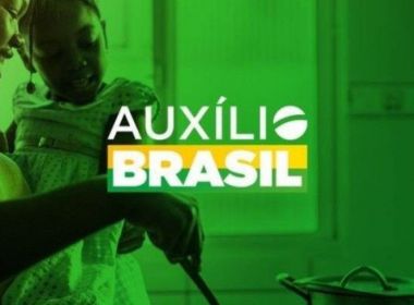 Bolsonaro sanciona lei que cria Auxílio Brasil