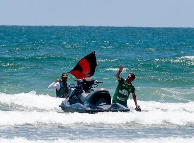 Médico de Bolsonaro atribui internação a camarão não mastigado pelo presidente
