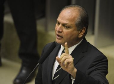 Líder do governo quer que Bolsonaro não dê aumento a policiais para conter greve
