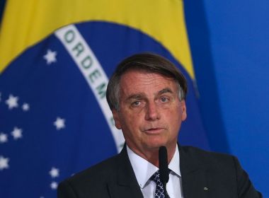 Mente quem diz que a reforma trabalhista retirou direitos, diz Bolsonaro