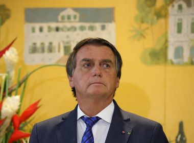 Governo Bolsonaro quer barrar reajuste de 33% no piso de professores