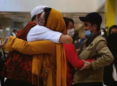 Casal da etnia mais perseguida pelo Talibã reencontra os filhos no Brasil