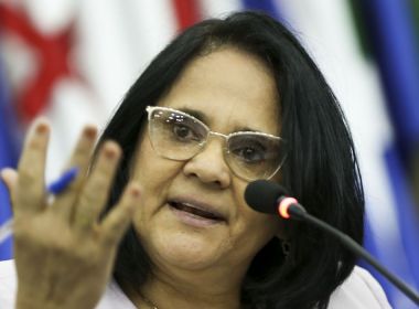 Damares atende a ordem do STF e proíbe denúncias de antivacinas no Disque 100