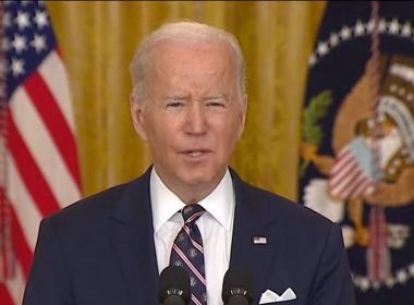 Ataque da Rússia à Ucrânia é premeditado e Putin será responsável por mortes, diz Biden