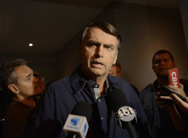 Bolsonaro diz que debaterá com Haddad se não houver 'terceiros'