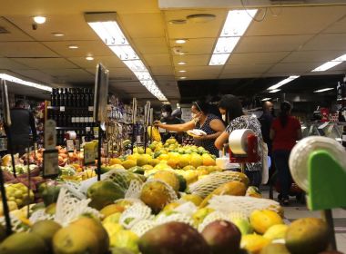 Guerra da Ucrânia deve acelerar inflação da comida no Brasil e preocupa Paulo Guedes