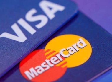 Após pressão, Visa e Mastercard suspendem operações na Rússia