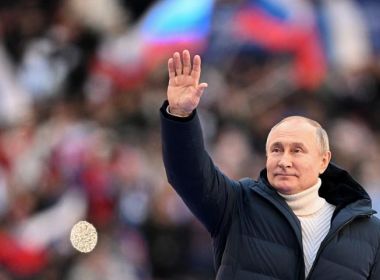 'Nunca tivemos tanta força', diz Putin ao discursar em estádio em Moscou