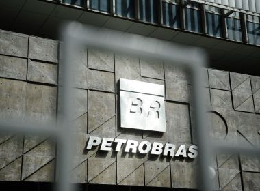 Petrobras alerta que política de preços pode mudar em documento a investidores